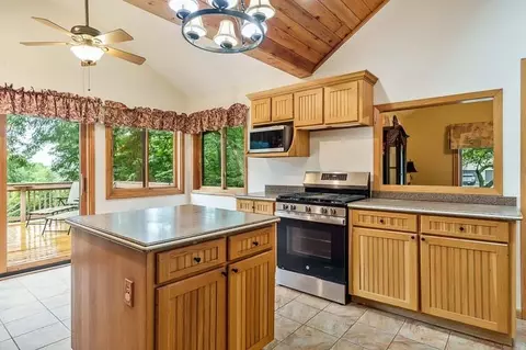 Kitchen - 8351 Snaresbrook Rd, Roscoe, IL 61073 photo 1 of 5