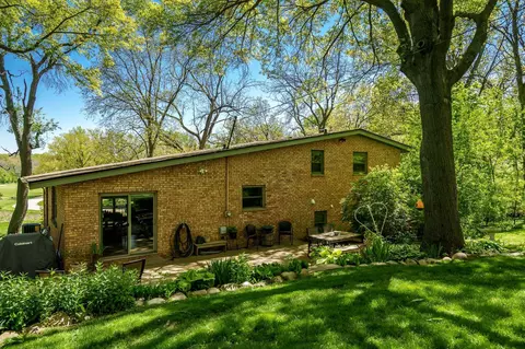 12451 Chuckanut Dr, Roscoe, IL 61073 photo 2