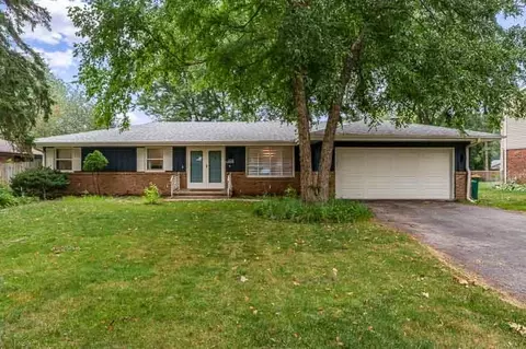 823 Pine Valley Dr, Rockford, IL 61107