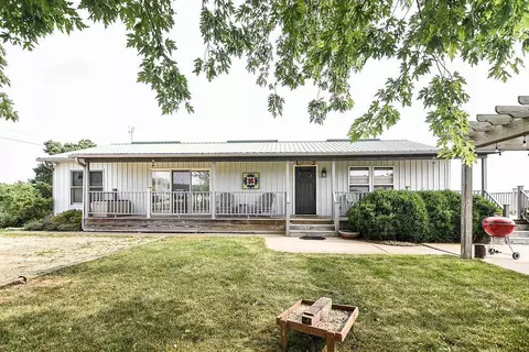 3138 W Mitchell, Hanover, IL 61041