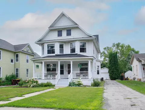 414 Oak St, Lena, IL 61048
