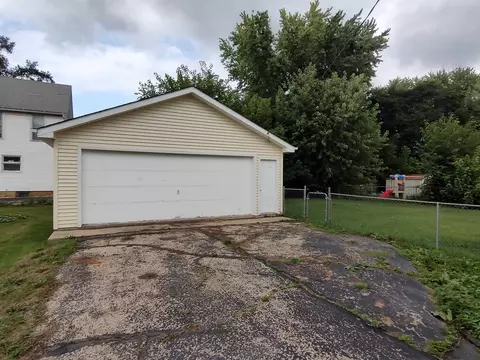 Exterior - 606 E Perry St, Belvidere, IL 61008 photo 2 of 2