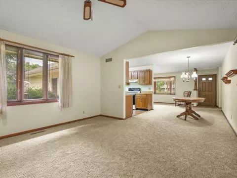 Living - 5431 Murphys Run, Roscoe, IL 61073 photo 7 of 9