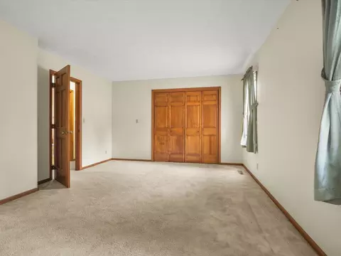 Bedroom - 5431 Murphys Run, Roscoe, IL 61073 photo 3 of 3