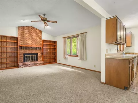Living - 5431 Murphys Run, Roscoe, IL 61073 photo 5 of 9