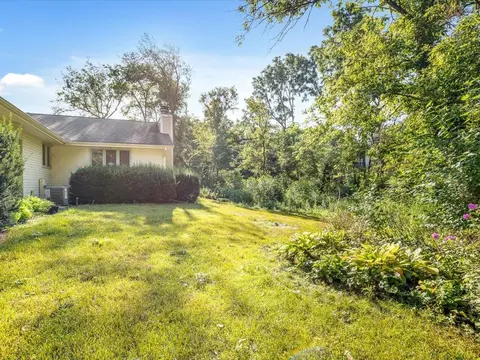 Exterior - 5431 Murphys Run, Roscoe, IL 61073 photo 9 of 10