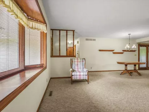 Living - 5431 Murphys Run, Roscoe, IL 61073 photo 4 of 9