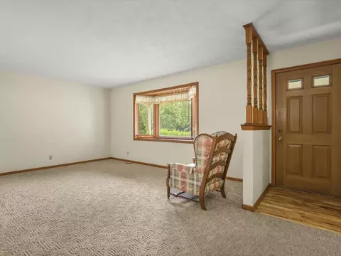 Living - 5431 Murphys Run, Roscoe, IL 61073 photo 2 of 9