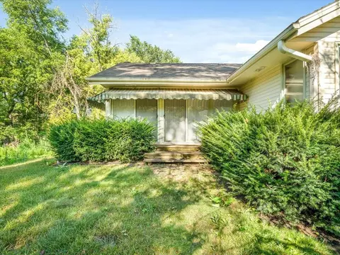 Exterior - 5431 Murphys Run, Roscoe, IL 61073 photo 7 of 10