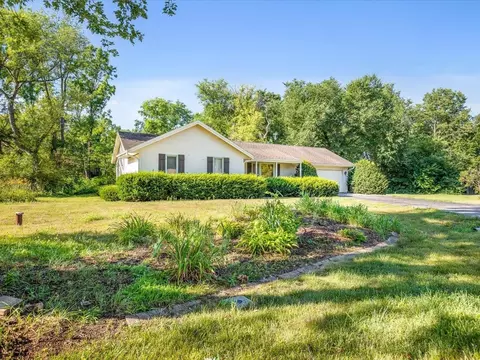 Exterior - 5431 Murphys Run, Roscoe, IL 61073 photo 3 of 10