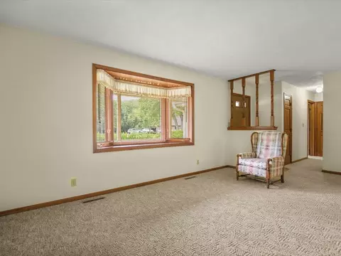 Living - 5431 Murphys Run, Roscoe, IL 61073 photo 3 of 9
