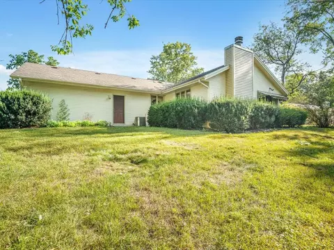 Exterior - 5431 Murphys Run, Roscoe, IL 61073 photo 8 of 10