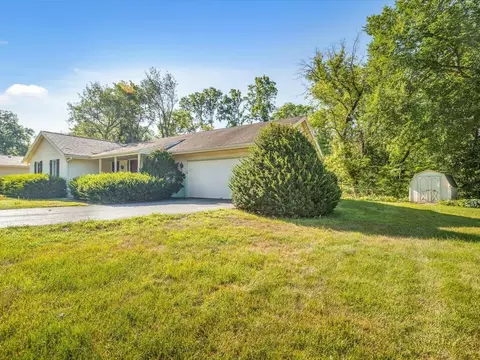 Exterior - 5431 Murphys Run, Roscoe, IL 61073 photo 2 of 10