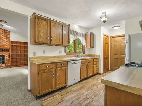 Kitchen - 5431 Murphys Run, Roscoe, IL 61073 photo 2 of 3