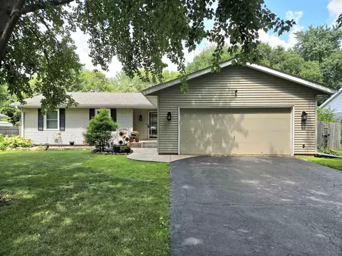 5574 Country Ct, Roscoe, IL 61073