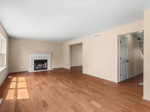 Living - 5571 Thribble Cross, Roscoe, IL 61073 photo 5 of 9