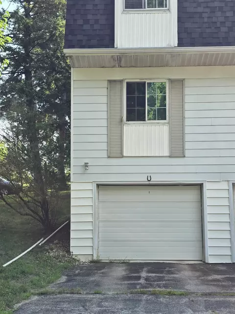 Exterior - 700 Kiwanis Dr, Freeport, IL 61032 photo 2 of 2