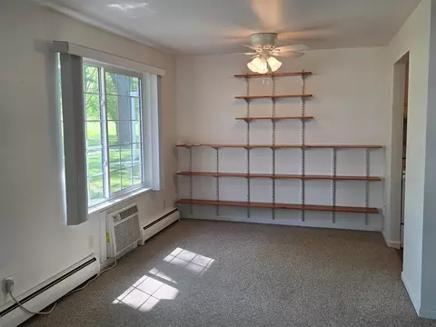 Living - 700 Kiwanis Dr, Freeport, IL 61032 photo 2 of 6