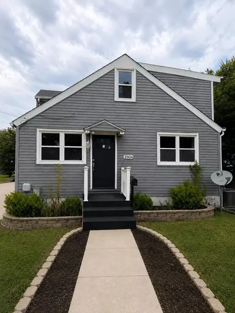 2904 Broadway, Rockford, IL 61108