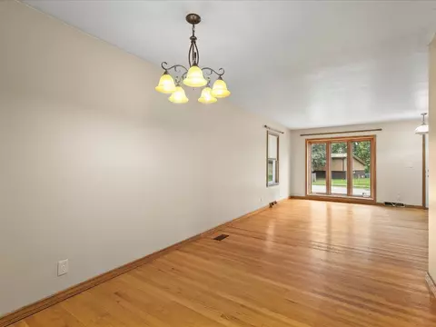 1407 Vassar Rd, Rockford, IL 61103 photo 10