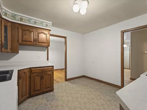 1407 Vassar Rd, Rockford, IL 61103 photo 18