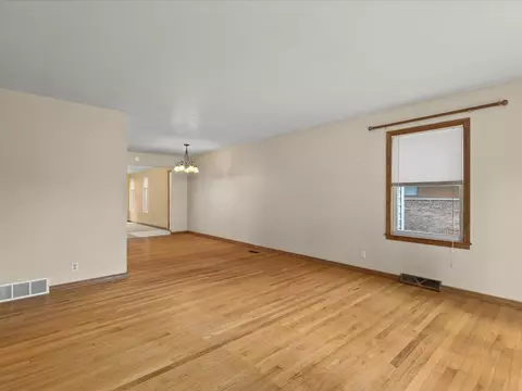 1407 Vassar Rd, Rockford, IL 61103 photo 5