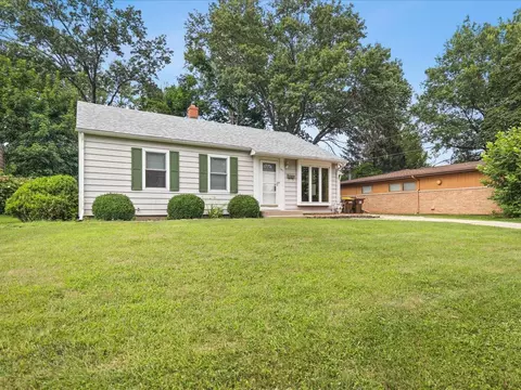 1407 Vassar Rd, Rockford, IL 61103 photo 2