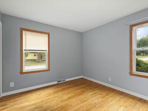 1407 Vassar Rd, Rockford, IL 61103 photo 11