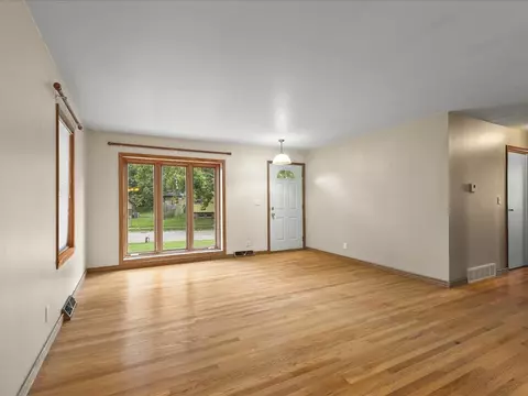 1407 Vassar Rd, Rockford, IL 61103 photo 7