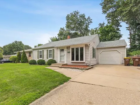 1407 Vassar Rd, Rockford, IL 61103 photo 3
