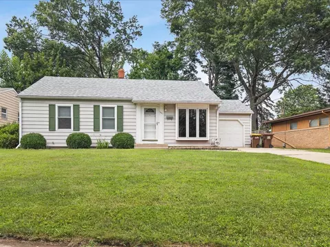 1407 Vassar Rd, Rockford, IL 61103