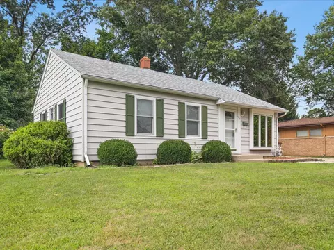 1407 Vassar Rd, Rockford, IL 61103 photo 4