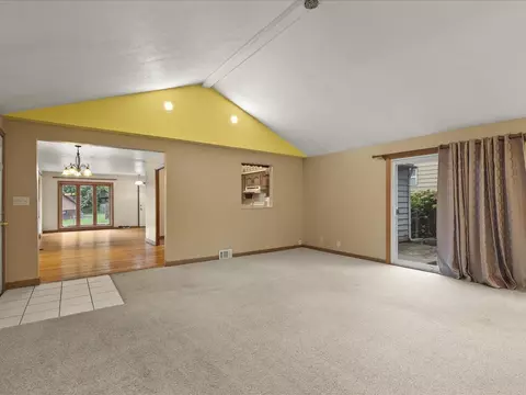 1407 Vassar Rd, Rockford, IL 61103 photo 22