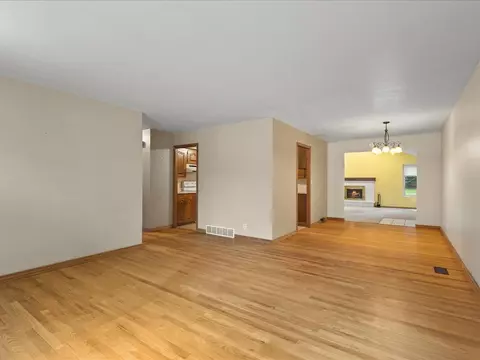 1407 Vassar Rd, Rockford, IL 61103 photo 6