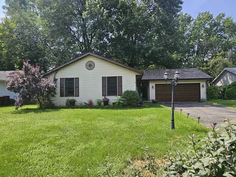1013 Arnold Ave, Rockford, IL 61108