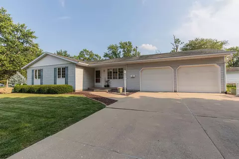 301 9th St, Mendota, IL 61342