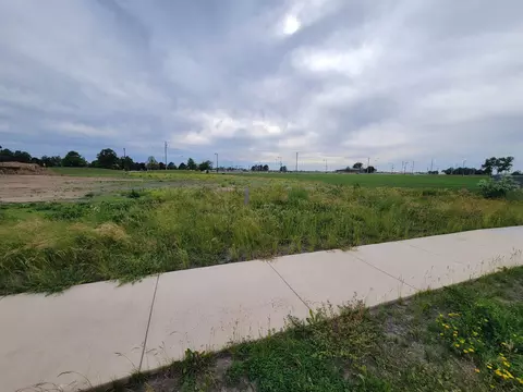 16 Pointe Blvd, Peru, IL 61354 photo 4