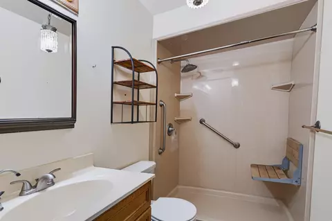 Bath - 7901 Louella Dr, Roscoe, IL 61073 photo 1 of 2