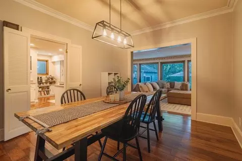 Dining - 724 E Third St, Dixon, IL 61021 photo 2 of 4