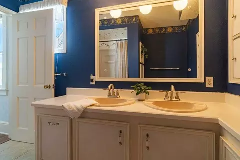 Bath - 724 E Third St, Dixon, IL 61021 photo 5 of 5