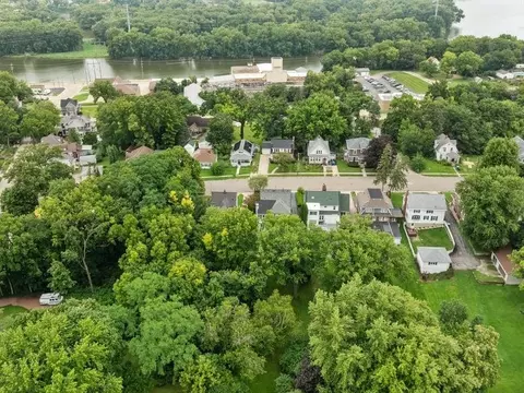 View/Area - 724 E Third St, Dixon, IL 61021 photo 4 of 5