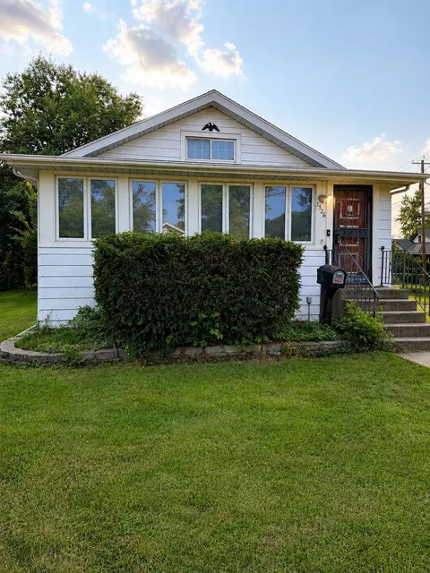 1526 Price St, Rockford, IL 61103
