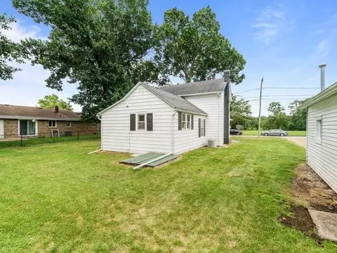 Exterior - 333 E Front St, Byron, IL 61010 photo 5 of 6