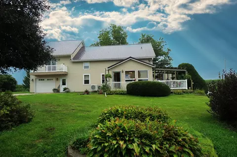 9002 E Center Rd, Stockton, IL 61085