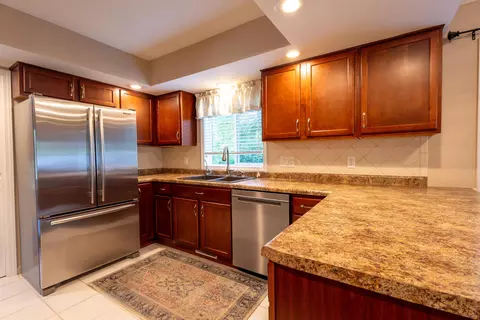Kitchen - 1122 S Benson Blvd, Freeport, IL 61032 photo 2 of 5