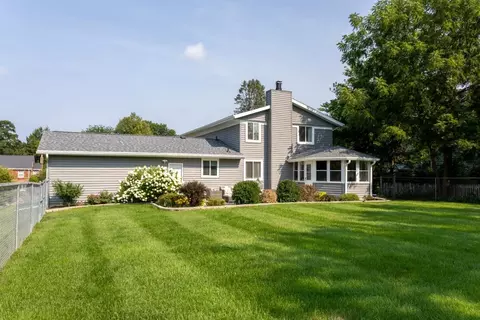 Exterior - 1122 S Benson Blvd, Freeport, IL 61032 photo 7 of 13