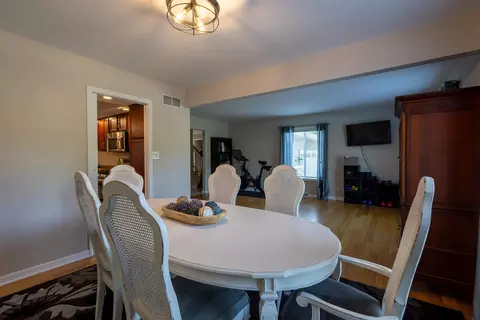 Dining - 1122 S Benson Blvd, Freeport, IL 61032 photo 1 of 4