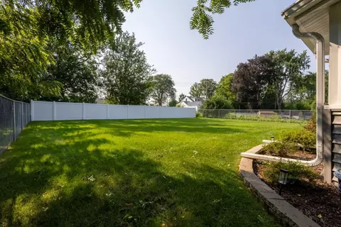 Exterior - 1122 S Benson Blvd, Freeport, IL 61032 photo 12 of 13