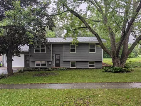 401 Mallard Rd, Winnebago, IL 61088