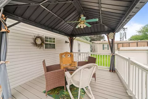 Exterior - 8511 Fig Tree Ln, Roscoe, IL 61073 photo 1 of 8